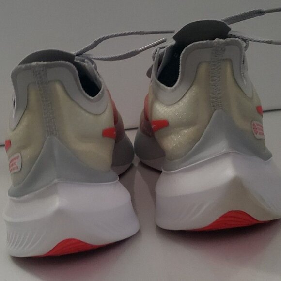 Size 8 - Nike women's Zoom Gravity Pure Platinum Red Orbit - Picture 5 of 7